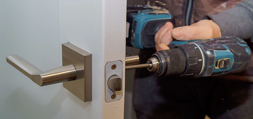 Broken Door Handle Lock Repair in Topanga, California